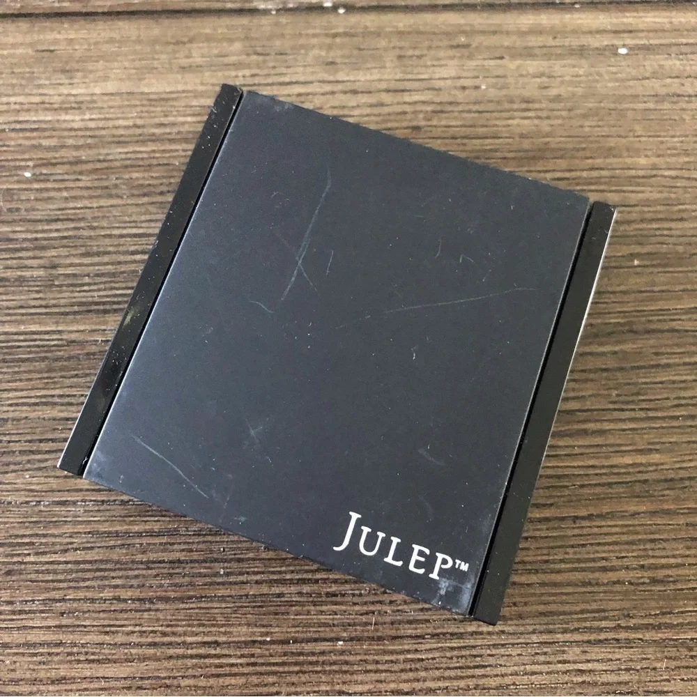 Julep Feels Like Velvet full-coverage eyeshadow duo in colors Coconuts & Cabanas